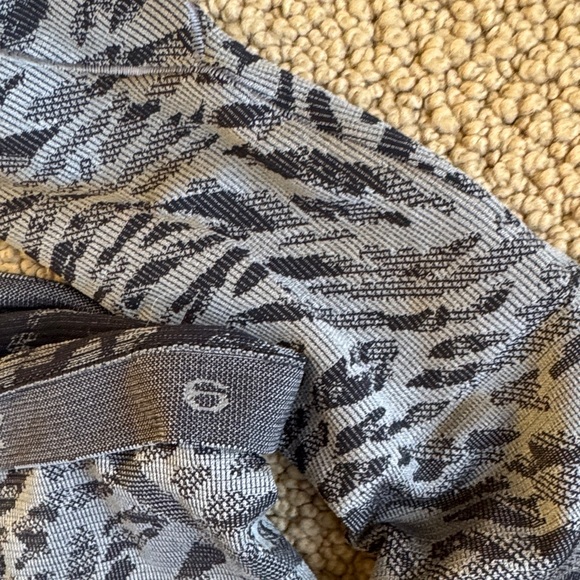 Lululemon Swifty Long Sleeve *Race Length - Picture 5 of 5